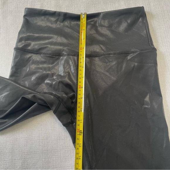 Wildfox Women's Pants Dylan Leggings Black Faux Leather Stretchy Shiny Size M - Picture 4 of 10